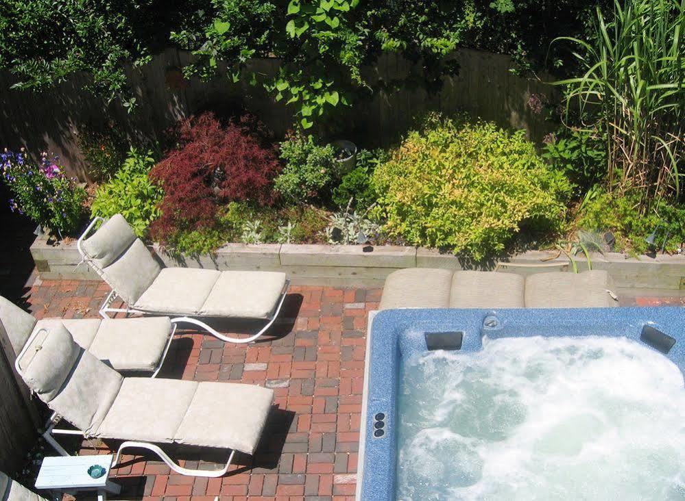Bed & Breakfast Admiral's Landing (adults Only)